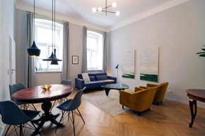 Center apt in best area near park & danube 20’to Airport